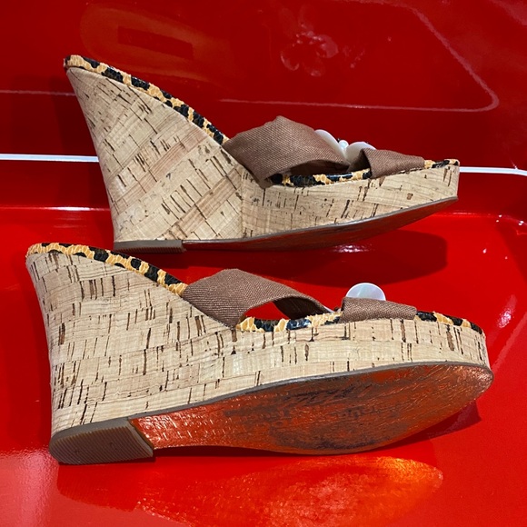 Beverly Feldman Platform Sandals w Pearl Flowers & Cork Wedge Heel EUC Size 8 - Picture 6 of 16